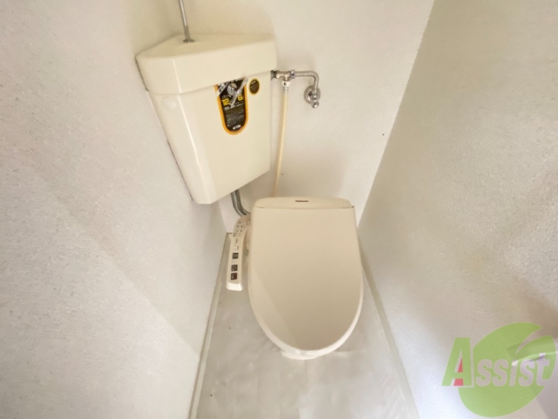 トイレ　こちらはトイレです。ウォシュレット付きです。