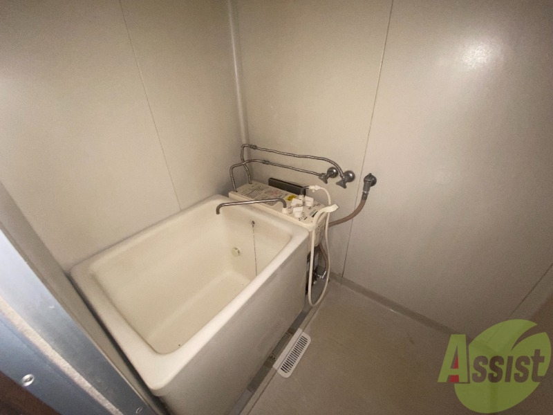 バス・シャワールーム　バスルームはゆったり浸かれる広さがあります。