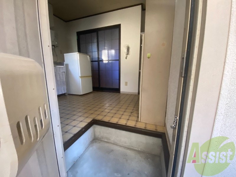 玄関　玄関からの様子。毎日の出入りはこちらから。