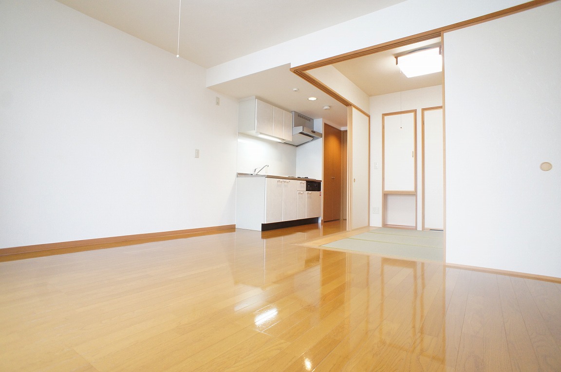 その他部屋・スペース　広々リビングで家具が置きやすいです。