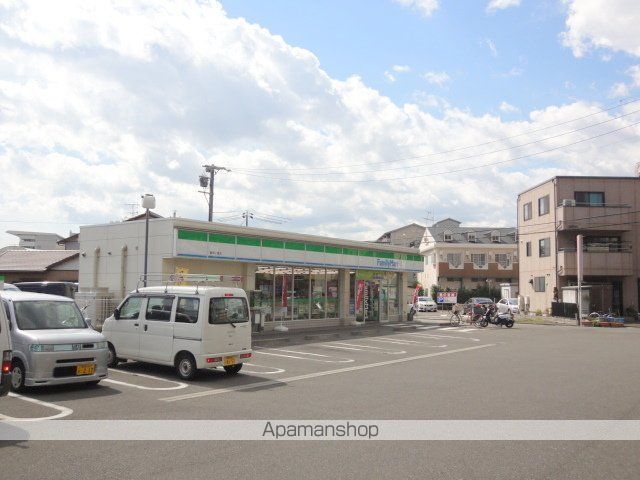 コンビニ　ファミリーマート（コンビニ）まで379m