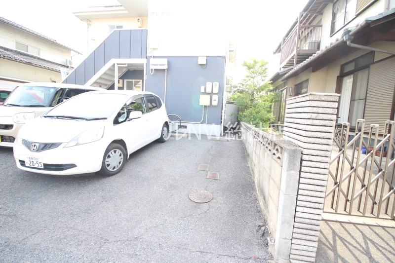 駐車場　駐車場