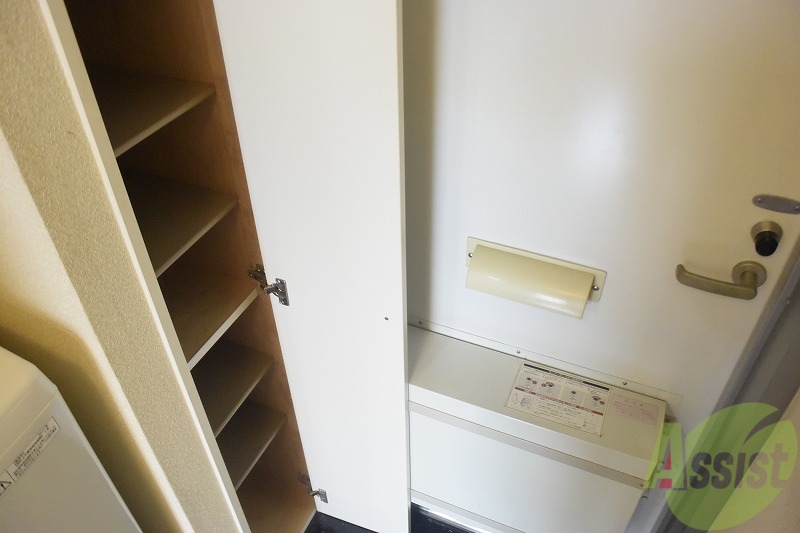 玄関　シューズボックスあります。