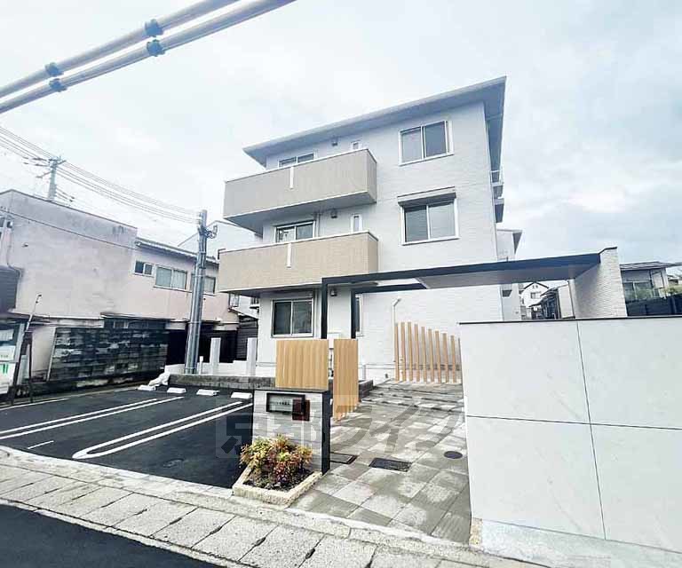 Ｄ－ＲＯＯＭ嵯峨嵐山の建物外観