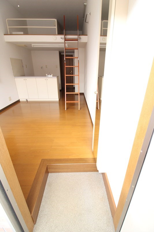 玄関　※別部屋参考写真