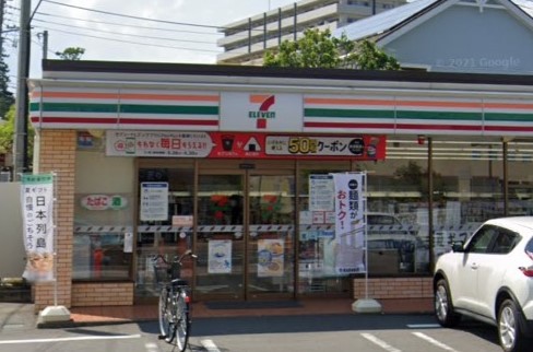 コンビニ　セブンイレブン御殿場駅前店（コンビニ）まで261m