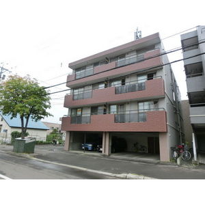 札幌市東区東苗穂十三条のマンションの建物外観
