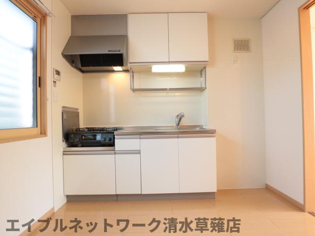 キッチン　コンパクトなキッチンで掃除もラクラク