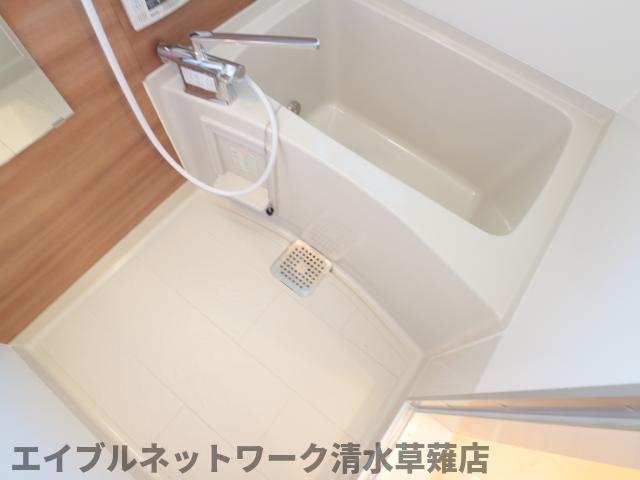 バス・シャワールーム　コンパクトで使いやすいお風呂です
