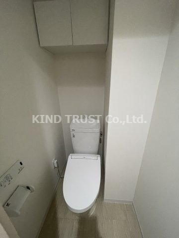 トイレ　落ち着いた色調のトイレです