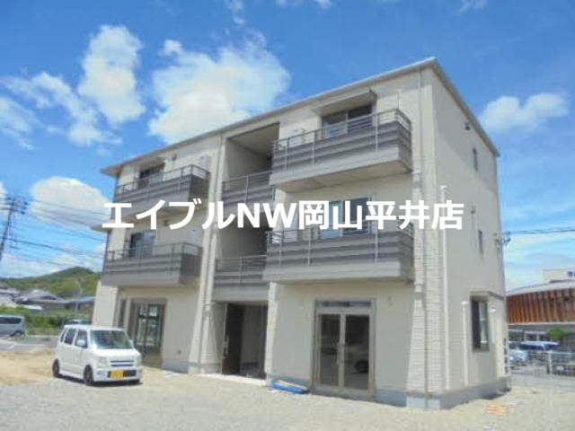 岡山市東区瀬戸町沖のマンションの建物外観