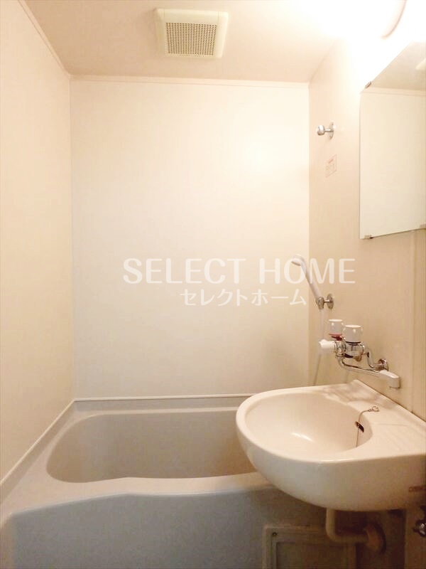 バス・シャワールーム　落ち着いた空間のお風呂です