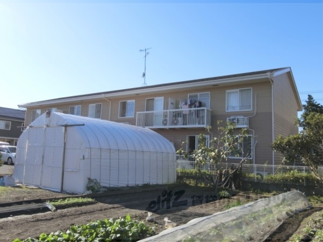 近江八幡市西本郷町のアパートの建物外観