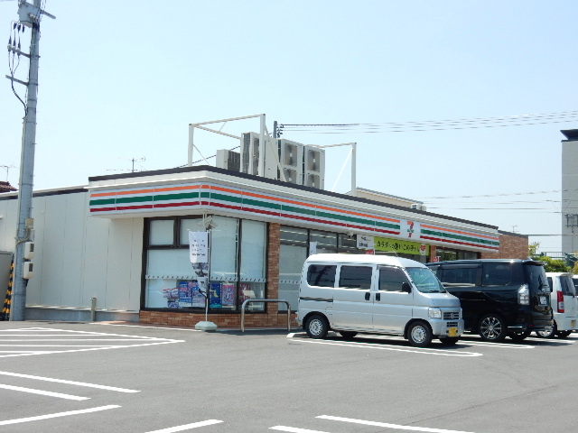 コンビニ　セブンイレブン新保店（コンビニ）まで621m