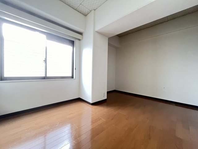 その他部屋・スペース　広くて明るい寝室