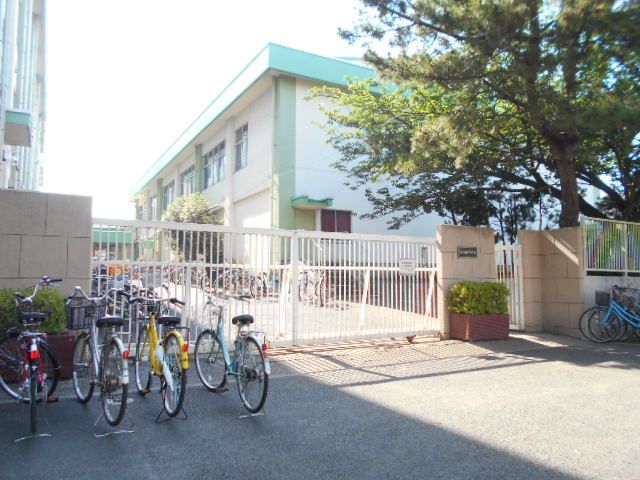 中学校　江戸川区立南葛西中学校（中学校）まで383m
