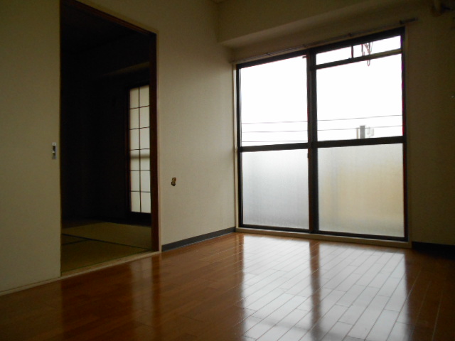 居室・リビング　※同物件、別部屋になります。