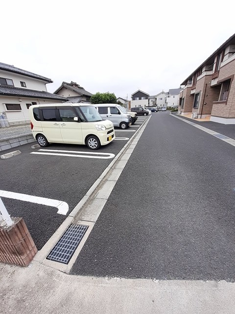 【ライフシティ　スカイの駐車場】