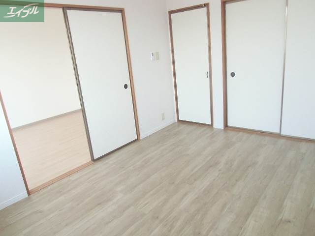 居室・リビング　明るい室内