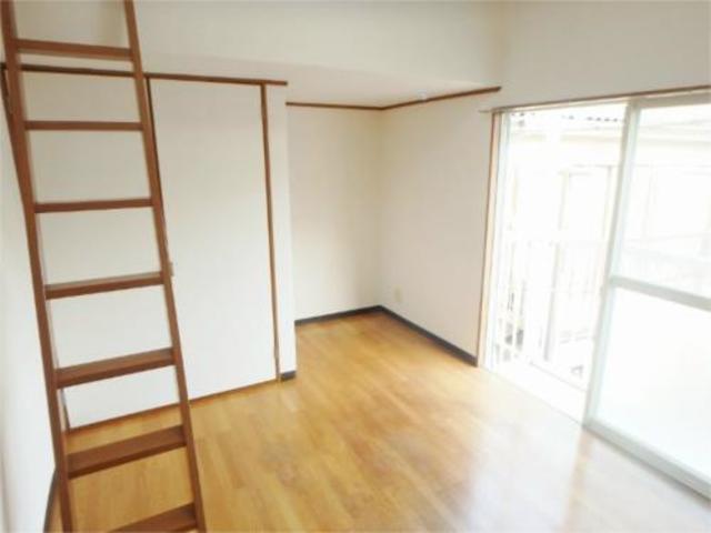 居室・リビング　明るいお部屋です