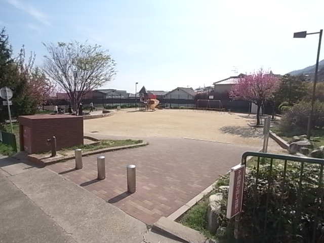 【神戸市灘区箕岡通のマンションの公園】