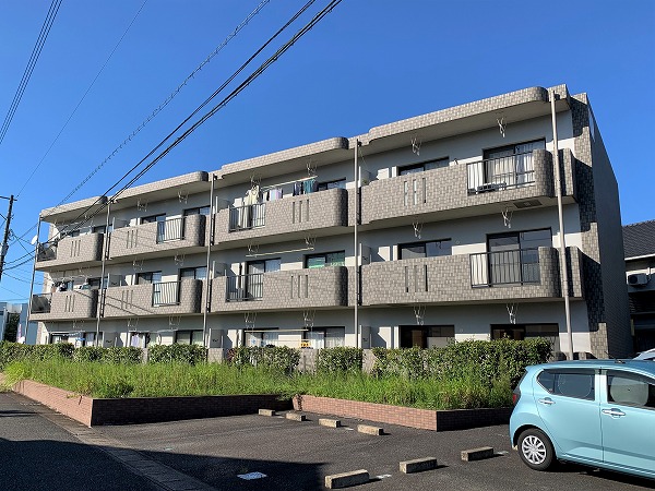 天草市八幡町のマンションの建物外観