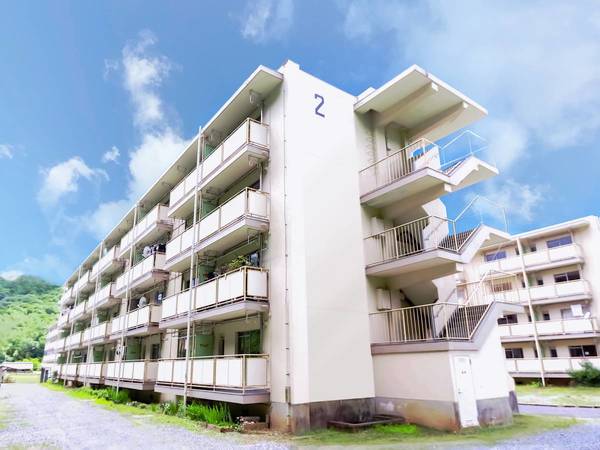 【倉敷市福田町浦田のマンションの建物外観】