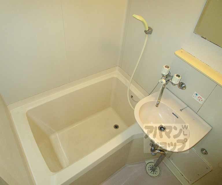 バス・シャワールーム　１０７号室の写真です。