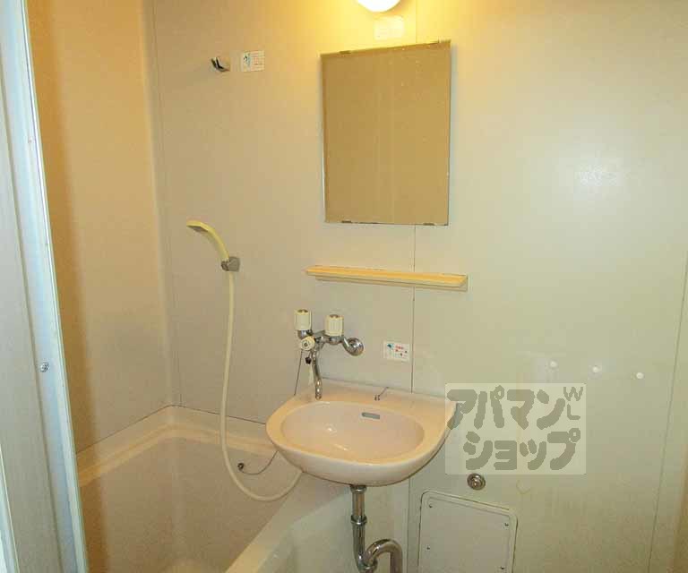 洗面設備　１０７号室の写真です。