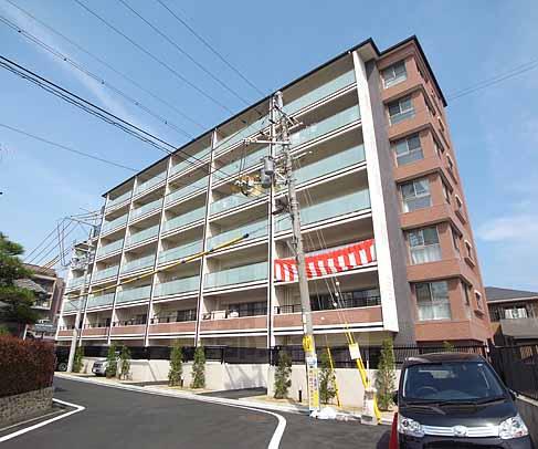 京都市伏見区深草柴田屋敷町のマンションの建物外観