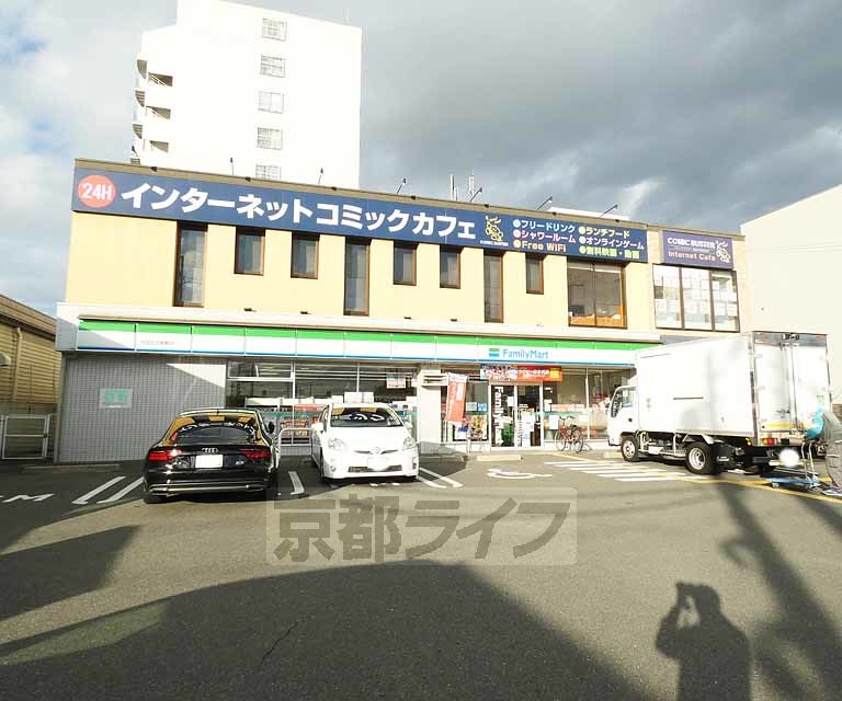 【京都市伏見区深草柴田屋敷町のマンションのコンビニ】