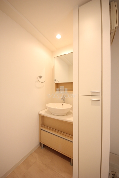 洗面設備　写真は別タイプのお部屋です。