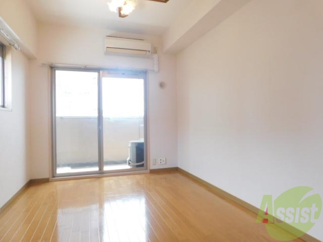 その他部屋・スペース　フローリング貼りの室内です