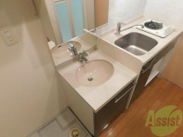 洗面設備　朝の身支度に便利です