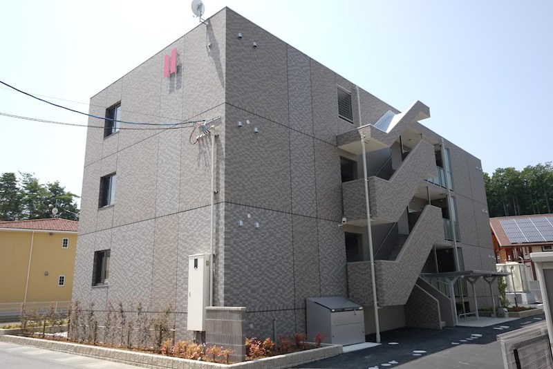 栗東市下戸山のマンションの建物外観