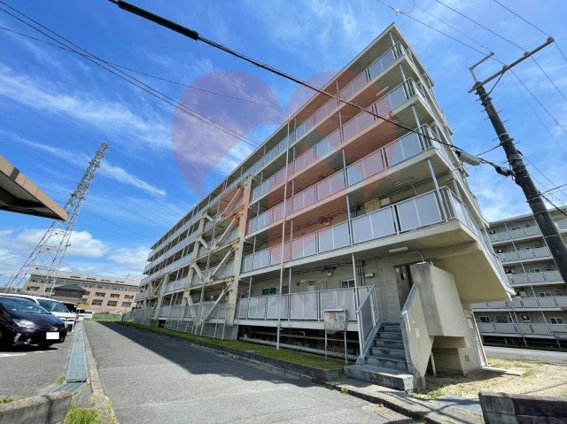 【枚方市春日東町のマンションの建物外観】