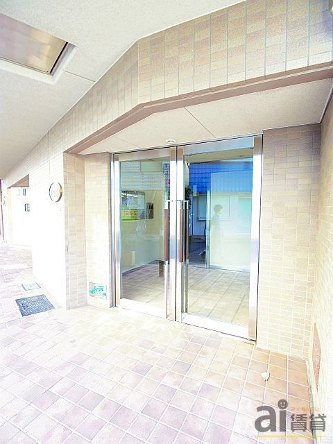 【小平市美園町のマンションのエントランス】