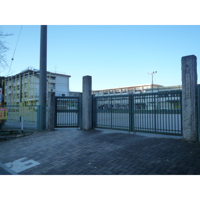 小学校　芥見小学校　　２６（小学校）まで880m