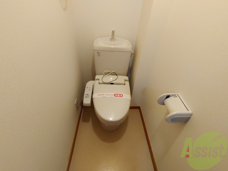 トイレ　ウォシュレット機能がついたトイレです。安心して使用できますね