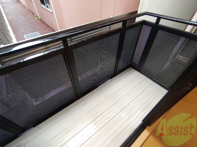 バルコニー　バルコニーは幅があり、広い印象を受けました。