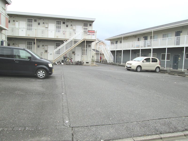 【かすみがうら市稲吉東のアパートの駐車場】