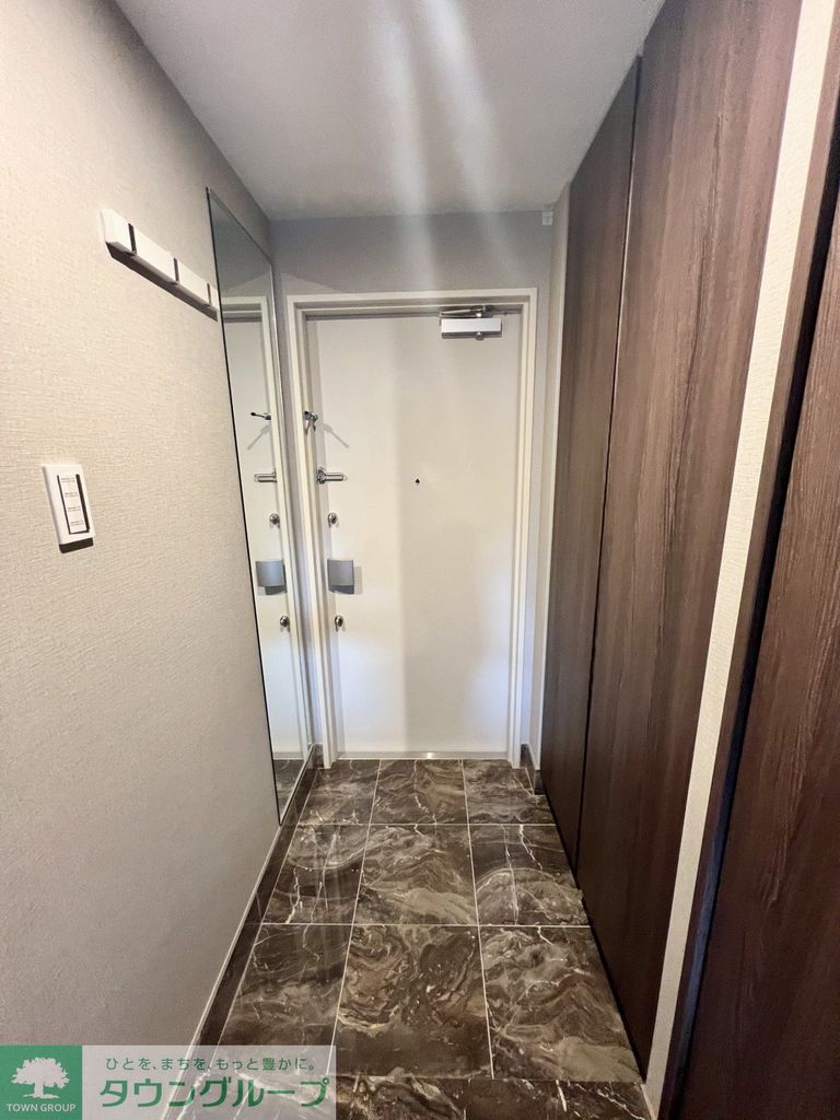 玄関　お部屋探しは株式会社　タウンハウジング　までお気軽にお問合…