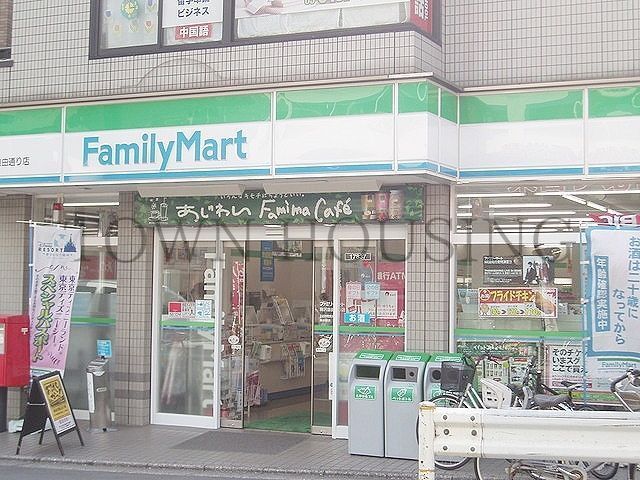 コンビニ　ファミリーマート南青山四丁目店（コンビニ）まで220m