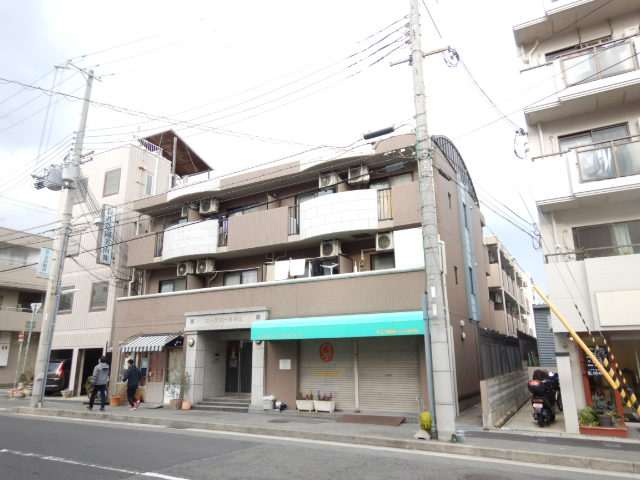 ローテローゼ本山の建物外観