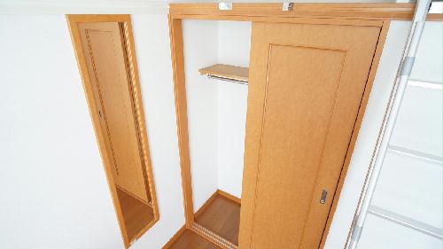 収納　広々としたクローゼットで収納力も抜群です。