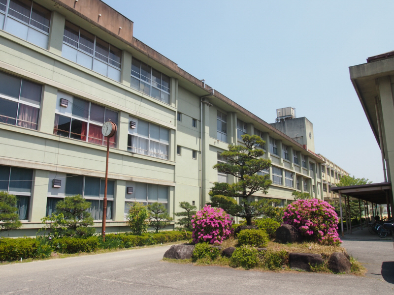 【奈良市西木辻町のマンションの中学校】