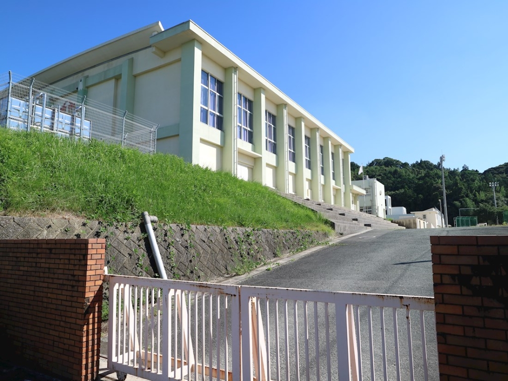 中学校　宗像市立自由ケ丘中学校（中学校）まで2696m