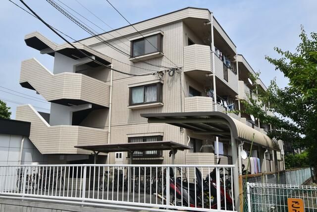 調布市染地のマンションの建物外観