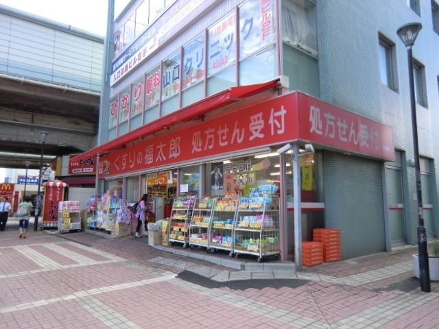 【吉川市高富のマンションのドラックストア】