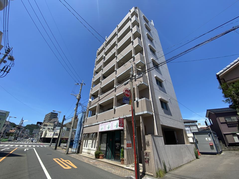 【エミール上本町の建物外観】